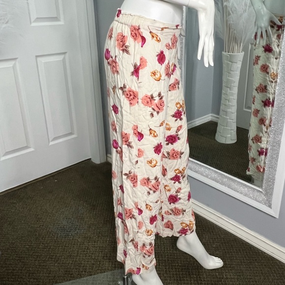 Bohemian Floral Straight Pants - Picture 5 of 8